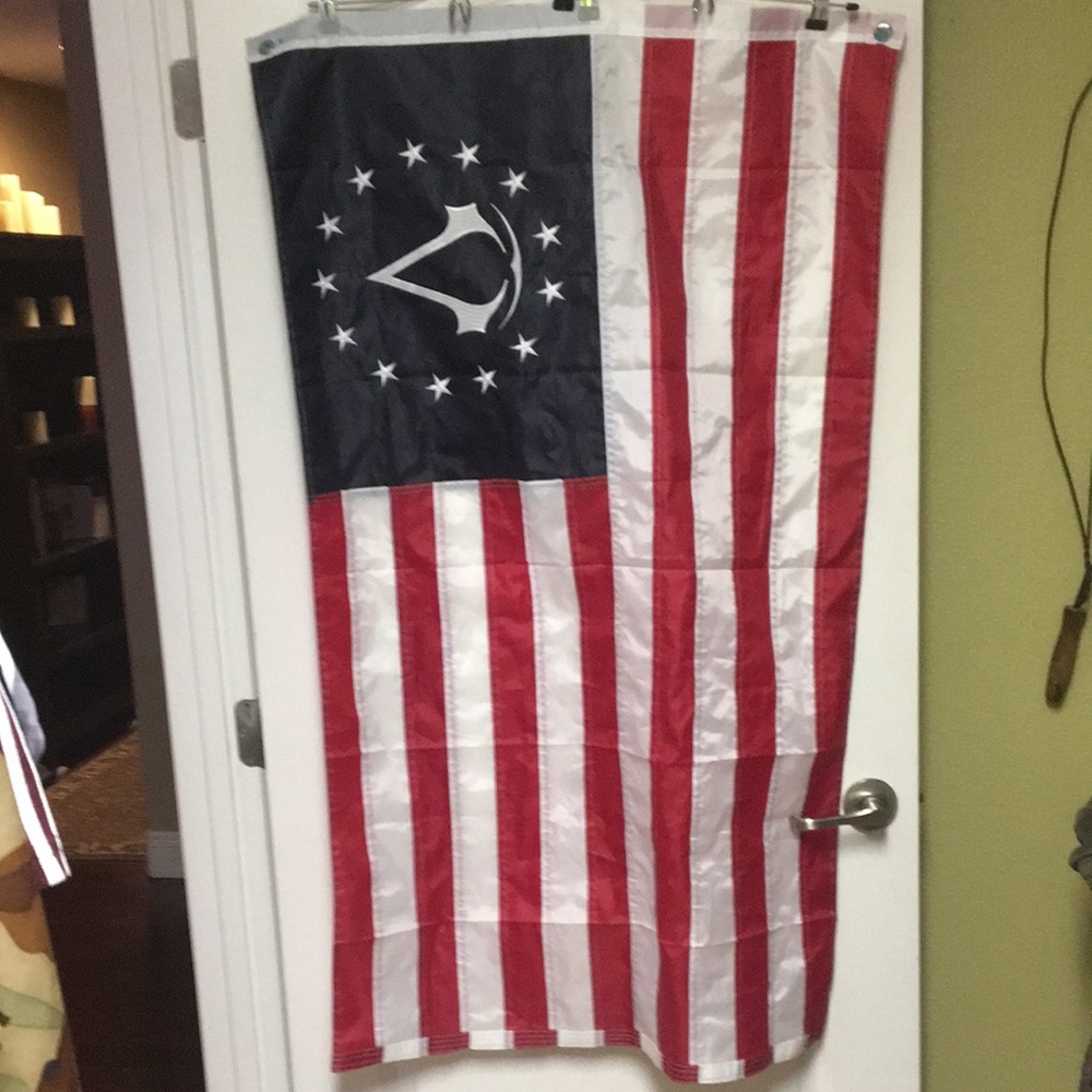 Assassins creed 3 special edition box flag 28” X 48”.